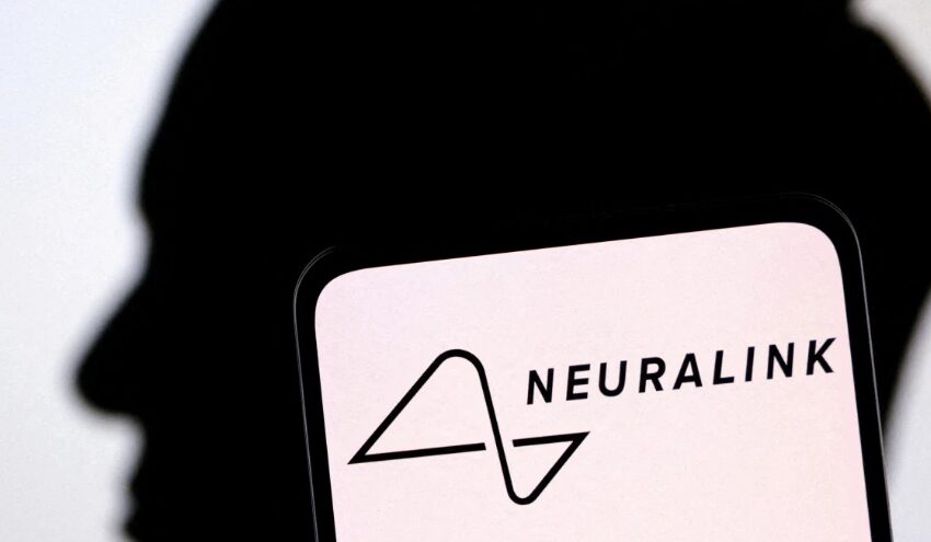  Neuralink Reports Issues with Implant After First Human Surgery