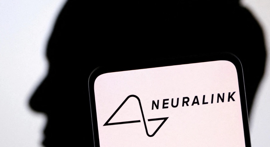 Neuralink Reports Issues with Implant After First Human Surgery